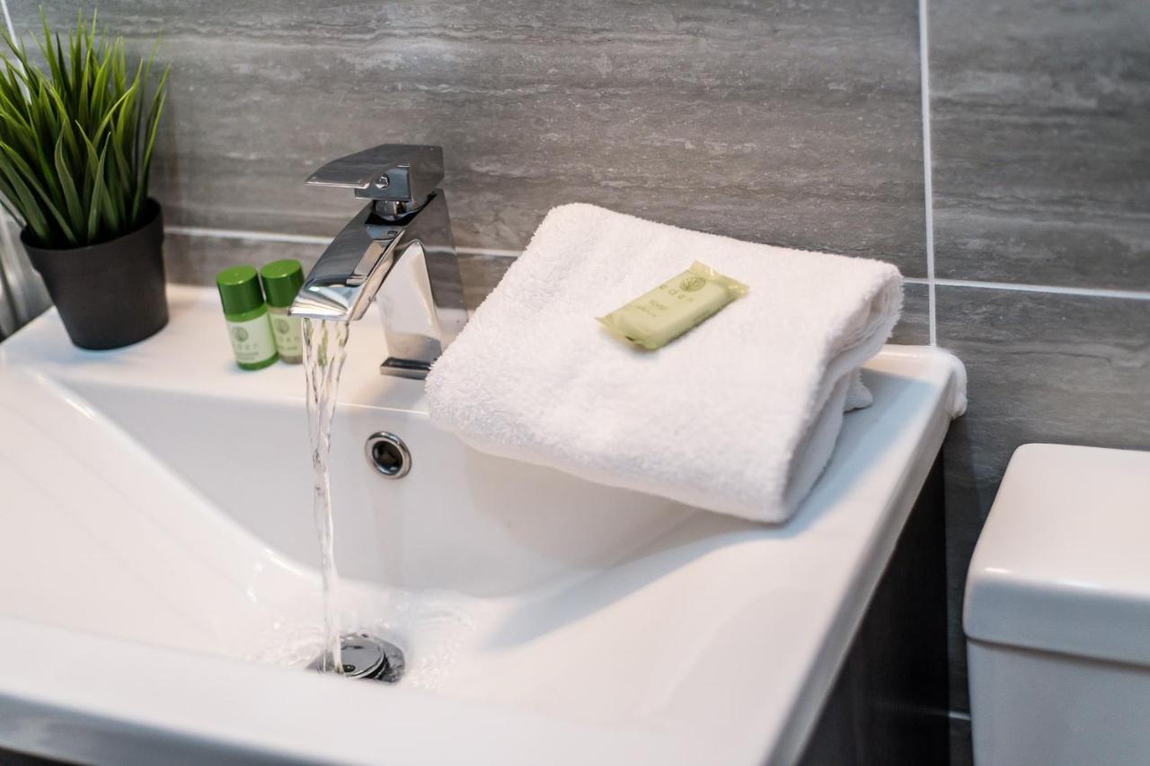 Superb Location, Lovely And Bright 2 Bed Appartement Liverpool Buitenkant foto